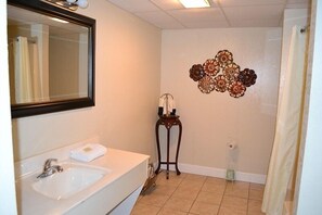 Condo, 1 Bedroom | Bathroom