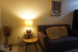 Condo, 1 phòng ngủ | Khu phòng khách