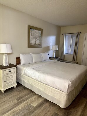 1 bedroom, free WiFi - Riverside 209 1BR Condo with Jacuzzi by RedAwning (Pigeon Forge)