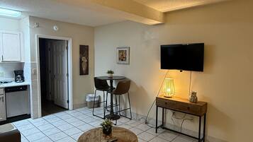 Condo, 1 Bedroom | Living area