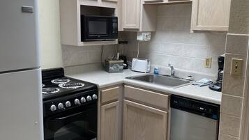 Kondominium, 1 kamar tidur | Dapur pribadi | Lemari es, oven, dan mesin pembuat kopi/teh