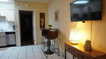 Condo, 1 Bedroom | Interior