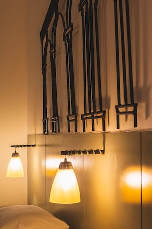 Caja de seguridad en la habitación y cortinas blackout