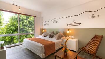 Habitación Deluxe, 1 cama King size, para no fumadores, vista a la montaña | Caja de seguridad en la habitación y cortinas blackout