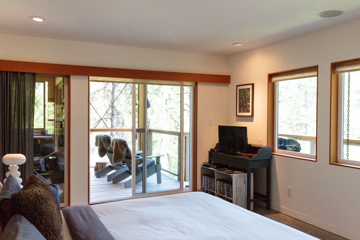 Secret Cove Waterfront Suite with Hot Tub