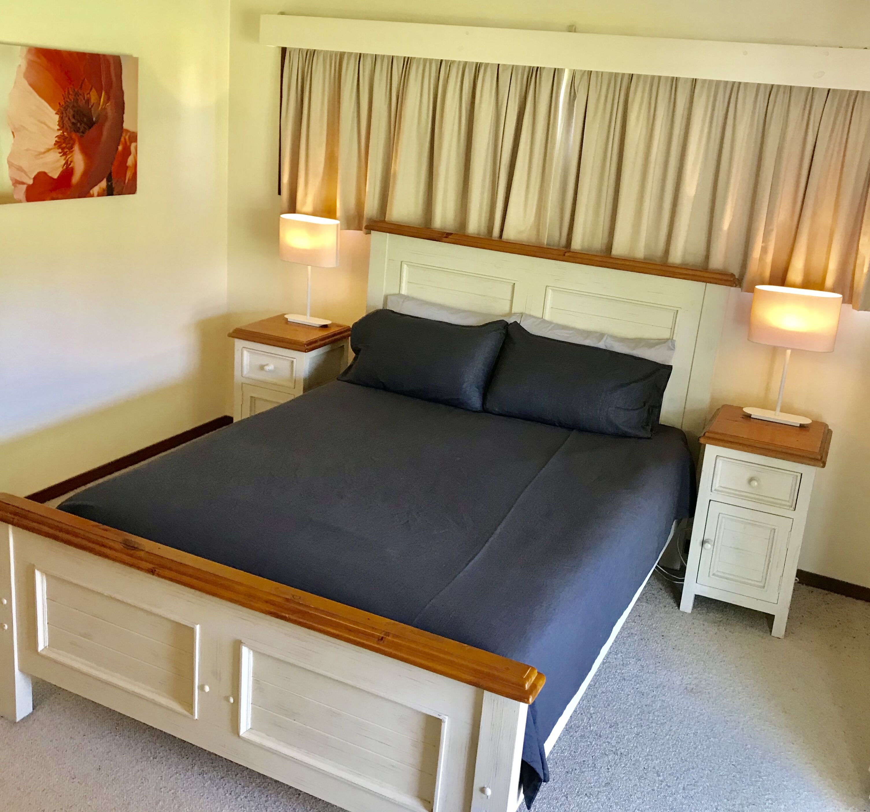 Comfy pet friendly family beach cottage just 300 metres to Copa Beach