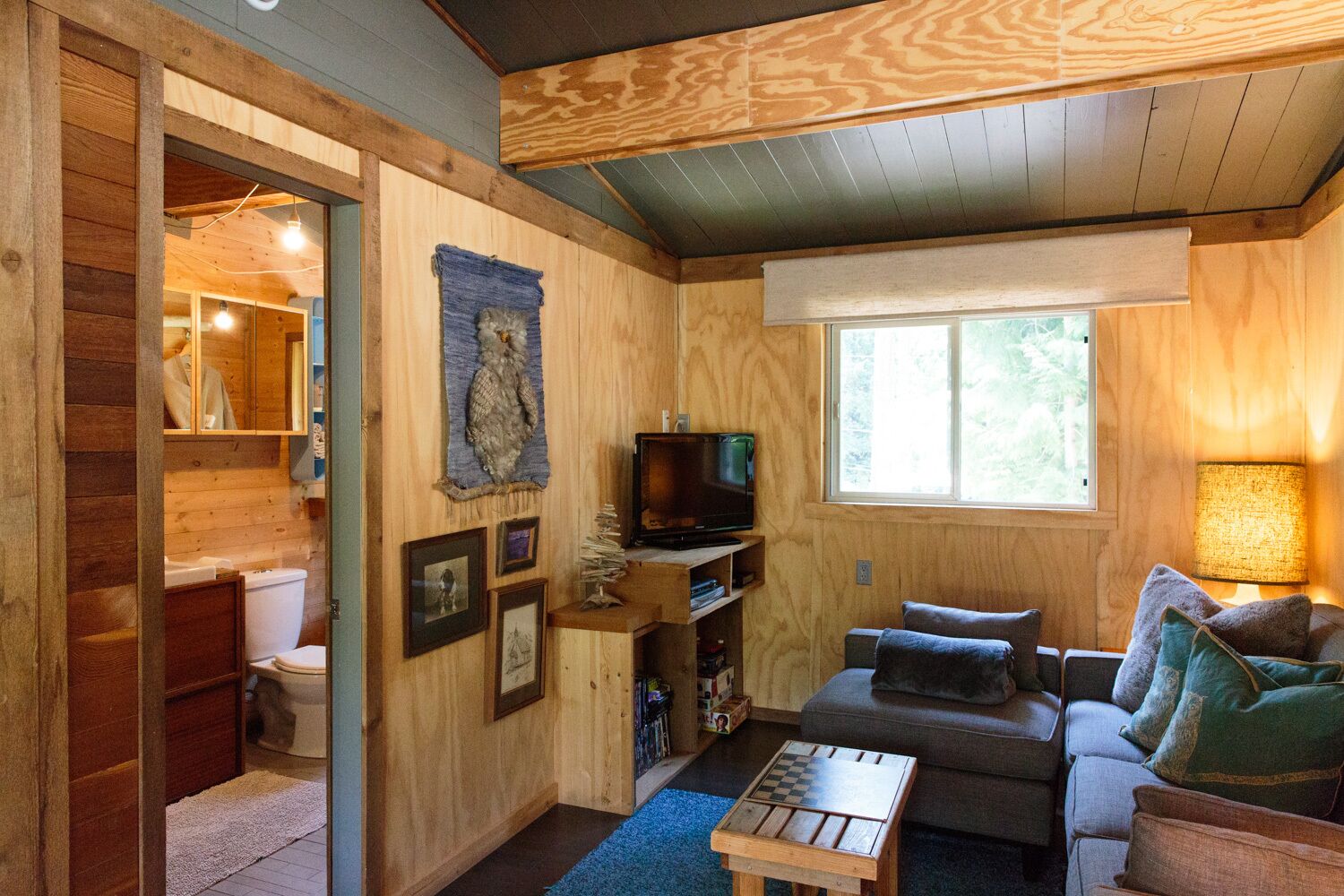 Secret Cove Waterfront Cottage with Hot Tub