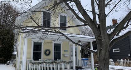 Amplia casa actualizada cerca del lago Superior a pie de restaurantes, cervecerías, playa