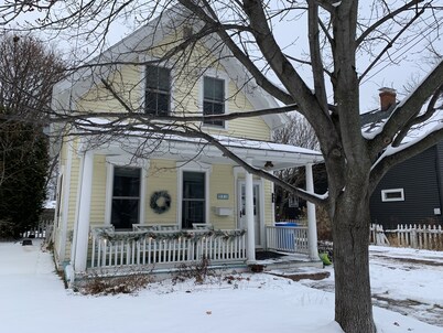 Spacious updated home near Lake Superior walk to restaurants, breweries, beach