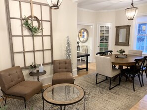 Dining - Spacious home w/Hot Tub near Lake Superior walk to restaurants, breweries, beach (Marquette)