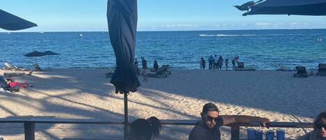 Beach nearby, sun-loungers, beach towels