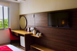 Standard Double Room, 1 Double Bed, Non Smoking | Desk, free WiFi - OYO 406 Gebang Asri Guesthouse (Depok)