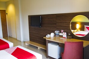 Standard Twin Room, 2 Twin Beds, Non Smoking | Desk, free WiFi