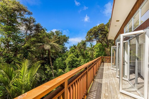 Sun, Surf, Mountain Views & NZ Native Rainforest