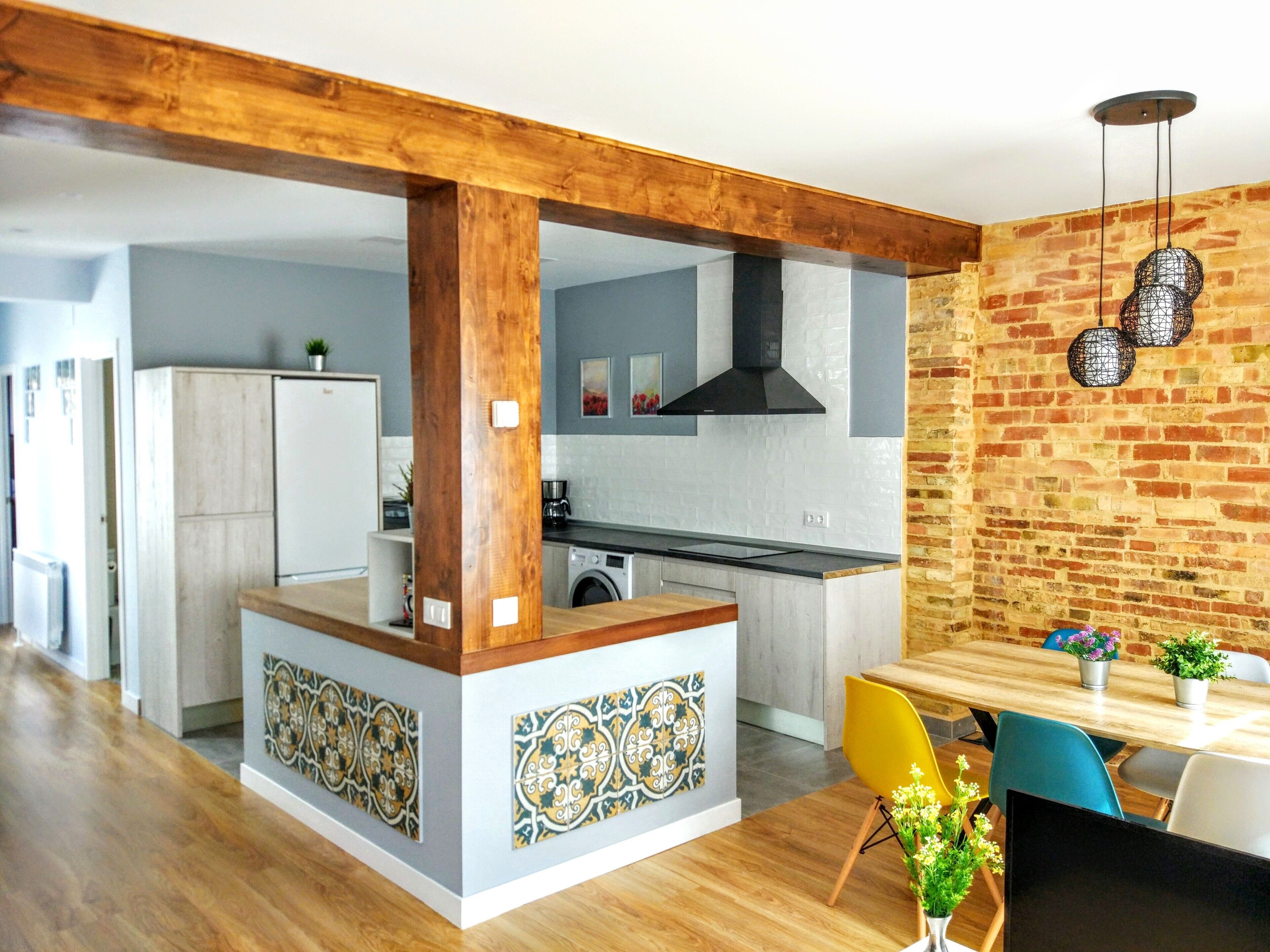 Full Center next to Gran Vía and Laurel.  Garage, Wifi and Breakfast included