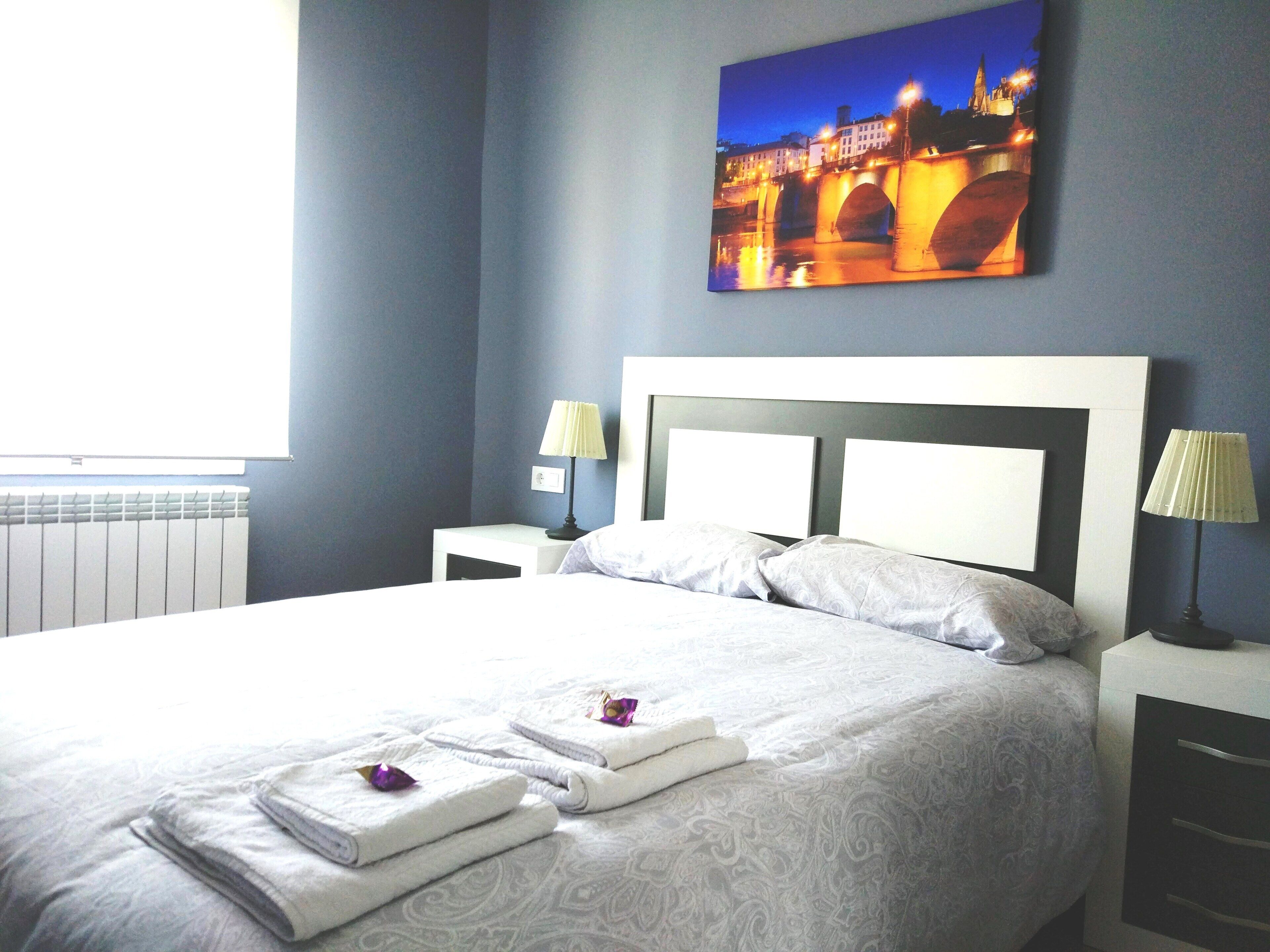 Full Center next to Gran Vía and Laurel.  Garage, Wifi and Breakfast included