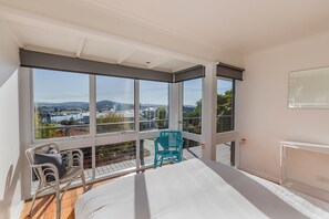 3 bedrooms, WiFi, bed sheets - Mimosa Holiday House - A perfect base to explore the coast (St Helens)