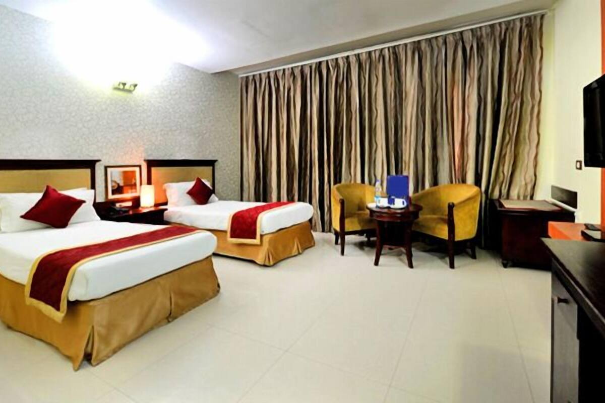 Quarto club, 1 cama de casal, para não fumantes | Cortinas blackout, ferros/tábuas de passar roupa, Wi-Fi de cortesia
