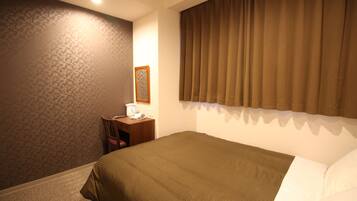 Single Room, Non Smoking | Desk, laptop workspace, blackout drapes, iron/ironing board