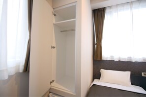 Desk, laptop workspace, blackout drapes, iron/ironing board - Hotel Trend Tobu Asakusa-Eki Kita (Tokyo)