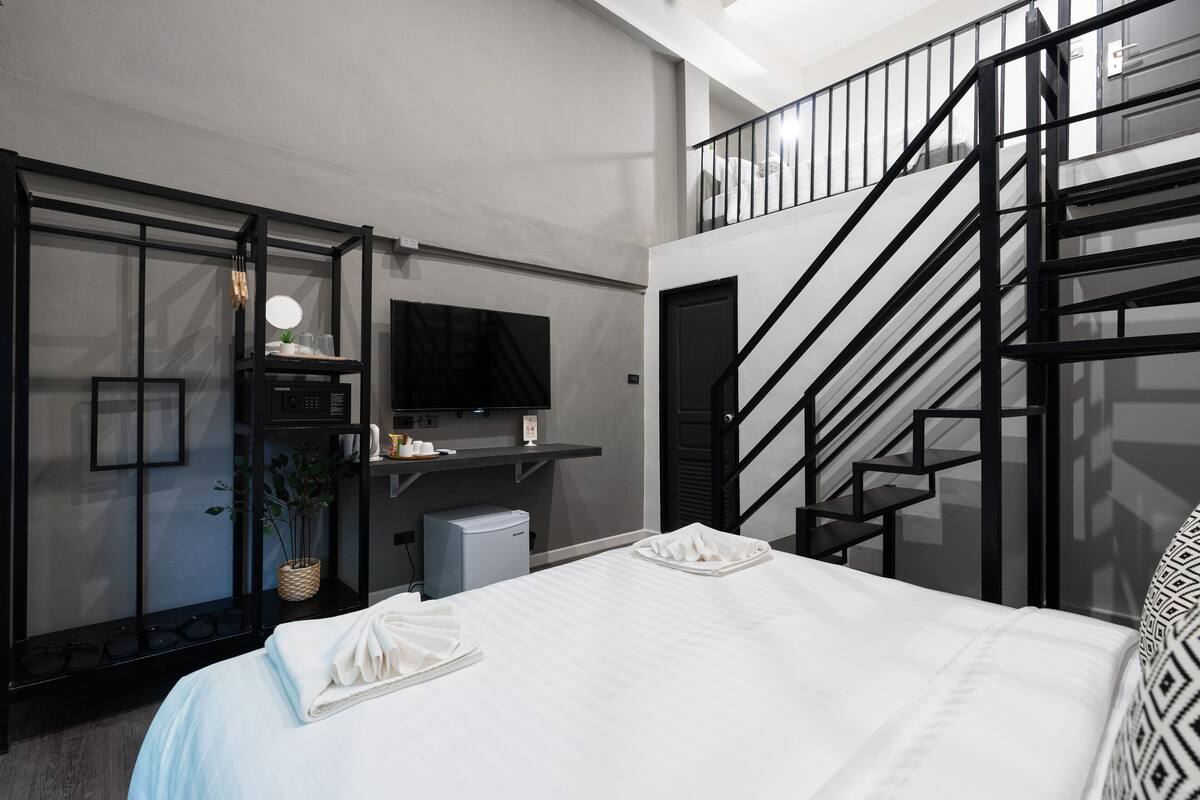 Hypo-allergenic bedding available, minibar, in-room safe, desk