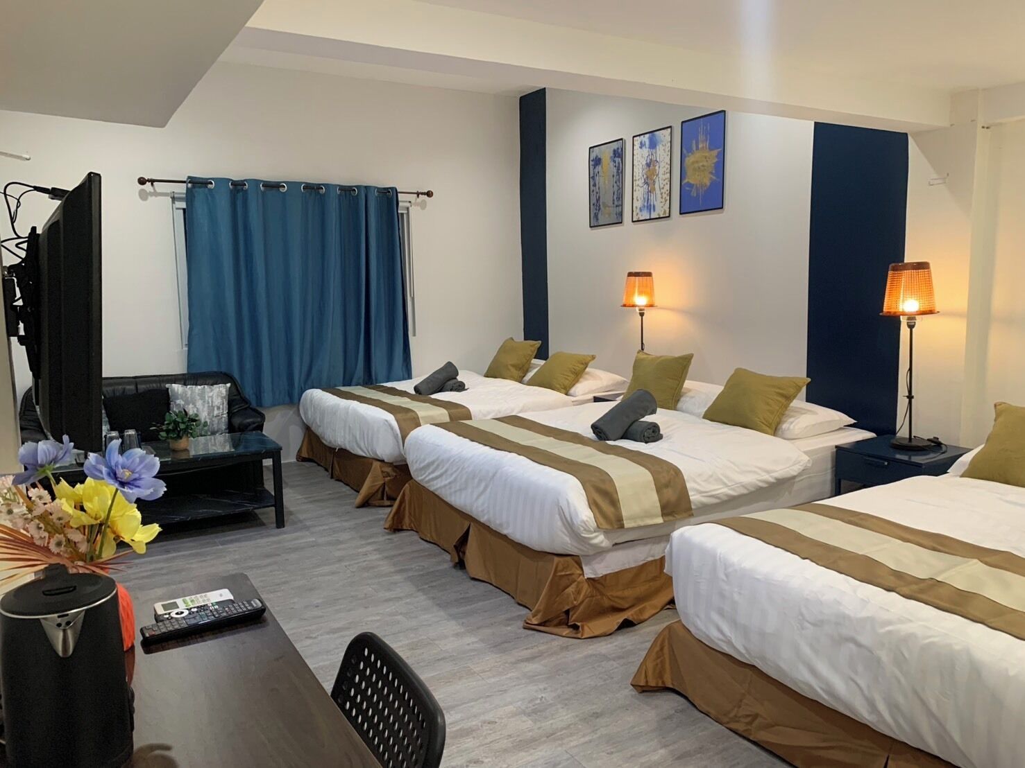 Habitación familiar, varias camas, no fumadores | Caja fuerte, wifi gratis, decoración individual y ropa de cama