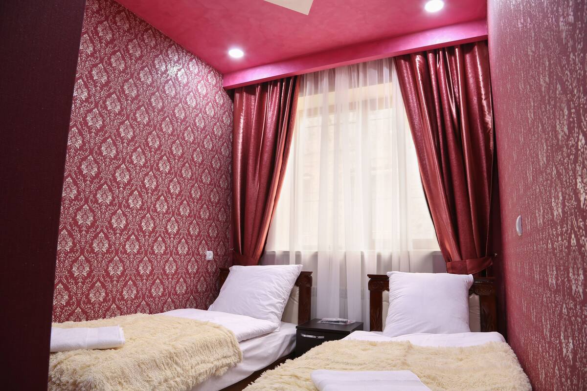 Egyptian cotton sheets, premium bedding, in-room safe, desk