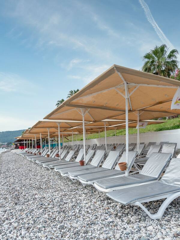 Private beach, free beach shuttle, sun-loungers, beach umbrellas