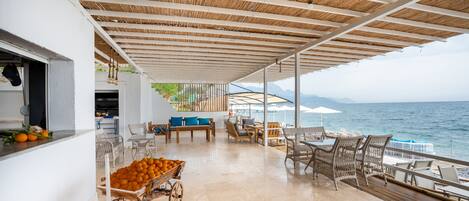 Beach bar
