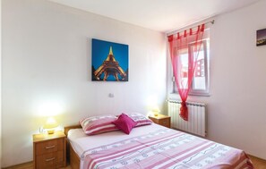 5 bedrooms, free WiFi, bed sheets