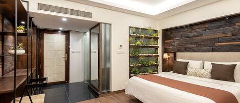 In-room safe, iron/ironing board, rollaway beds, free WiFi