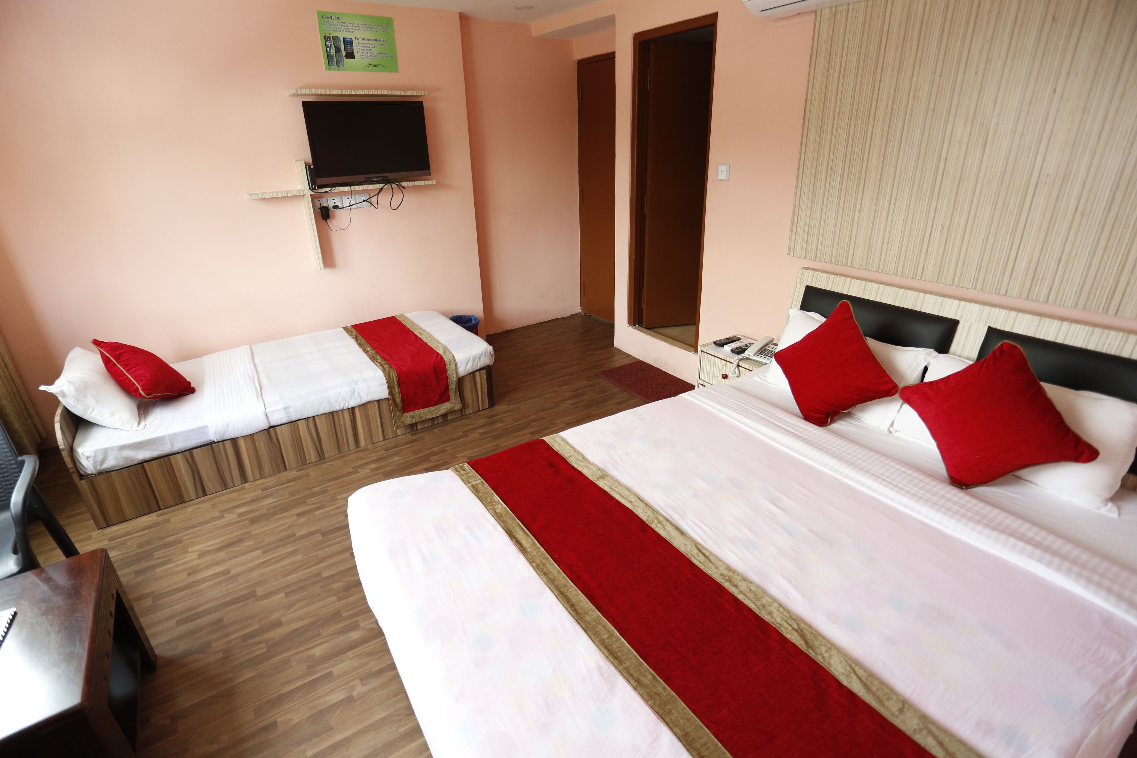 family room, multiple beds, smoking | free wifi