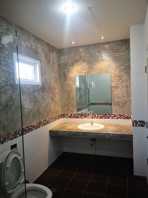 シャワー、バスアメニティ (無料)