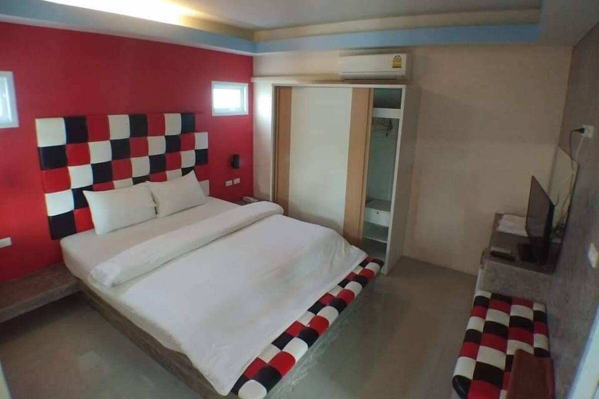 Standard Double Room (Queen Size Bed) | WiFi (無料)