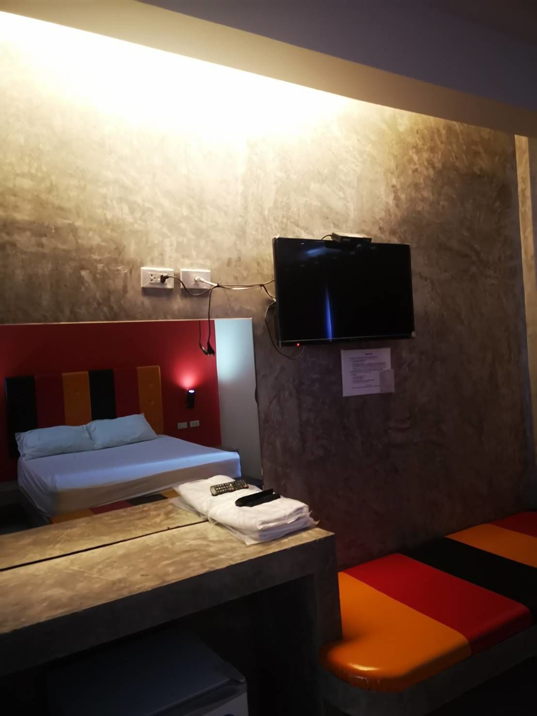 Standard Double Room (King Size Bed) | WiFi (無料)