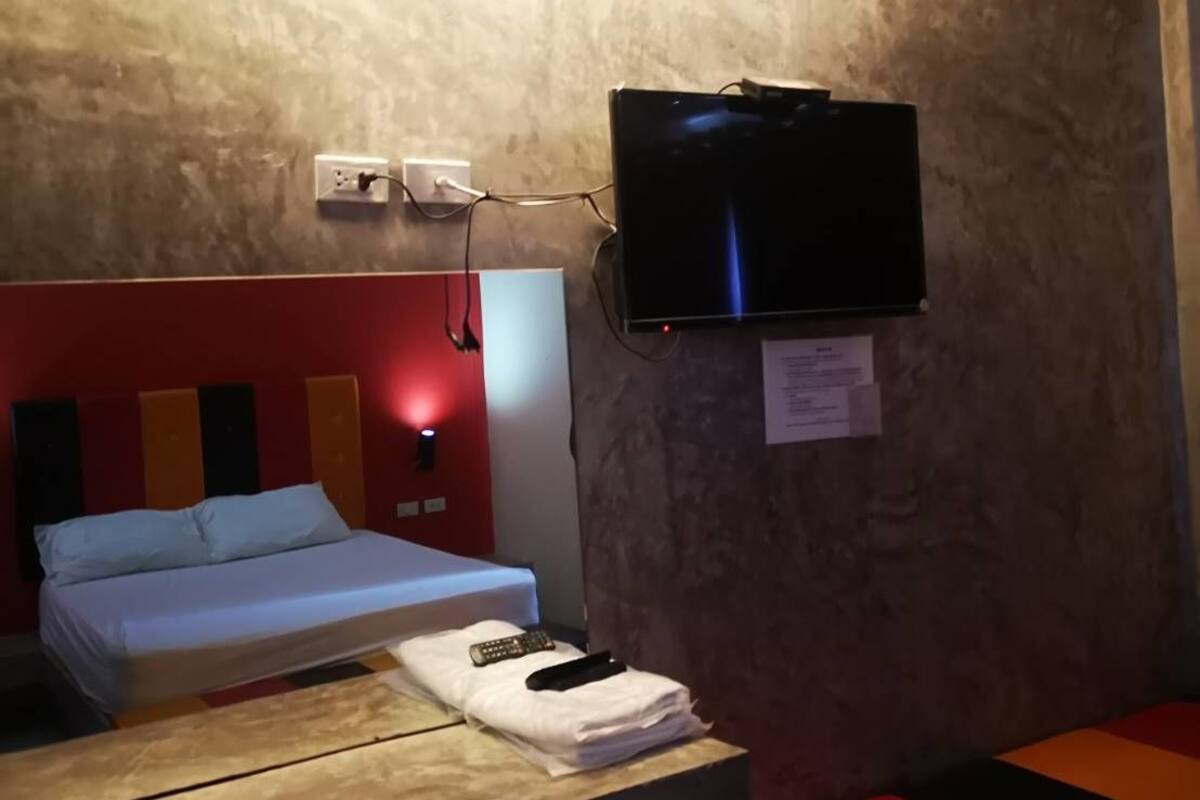 Standard Double Room (King Size Bed) | WiFi (無料)