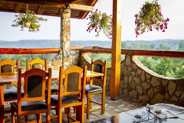 Outdoor dining
