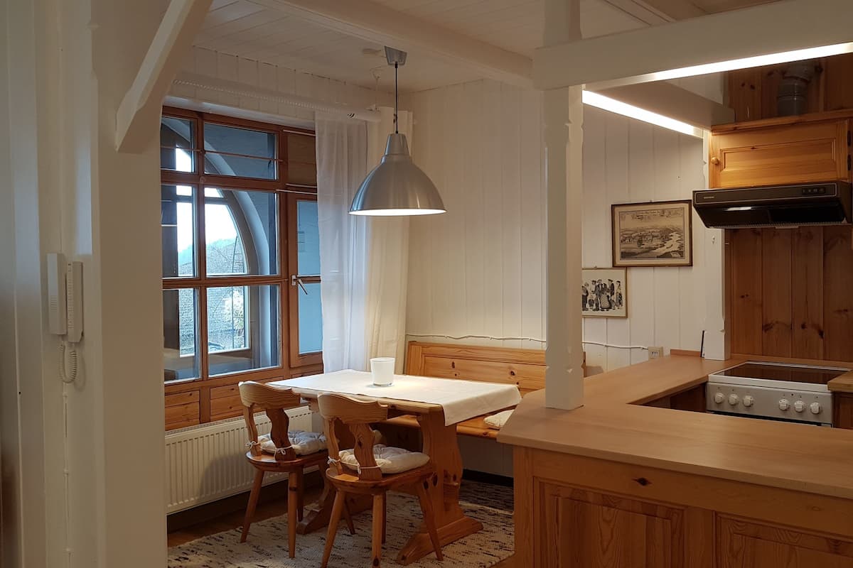 Apartment | Essbereich im Zimmer