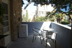 Superior Double or Twin Room, Non Smoking, Shared Bathroom | Balcony