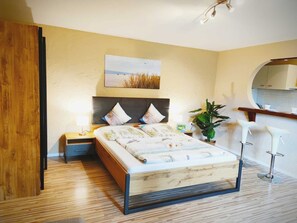 1 bedroom, WiFi, bed sheets