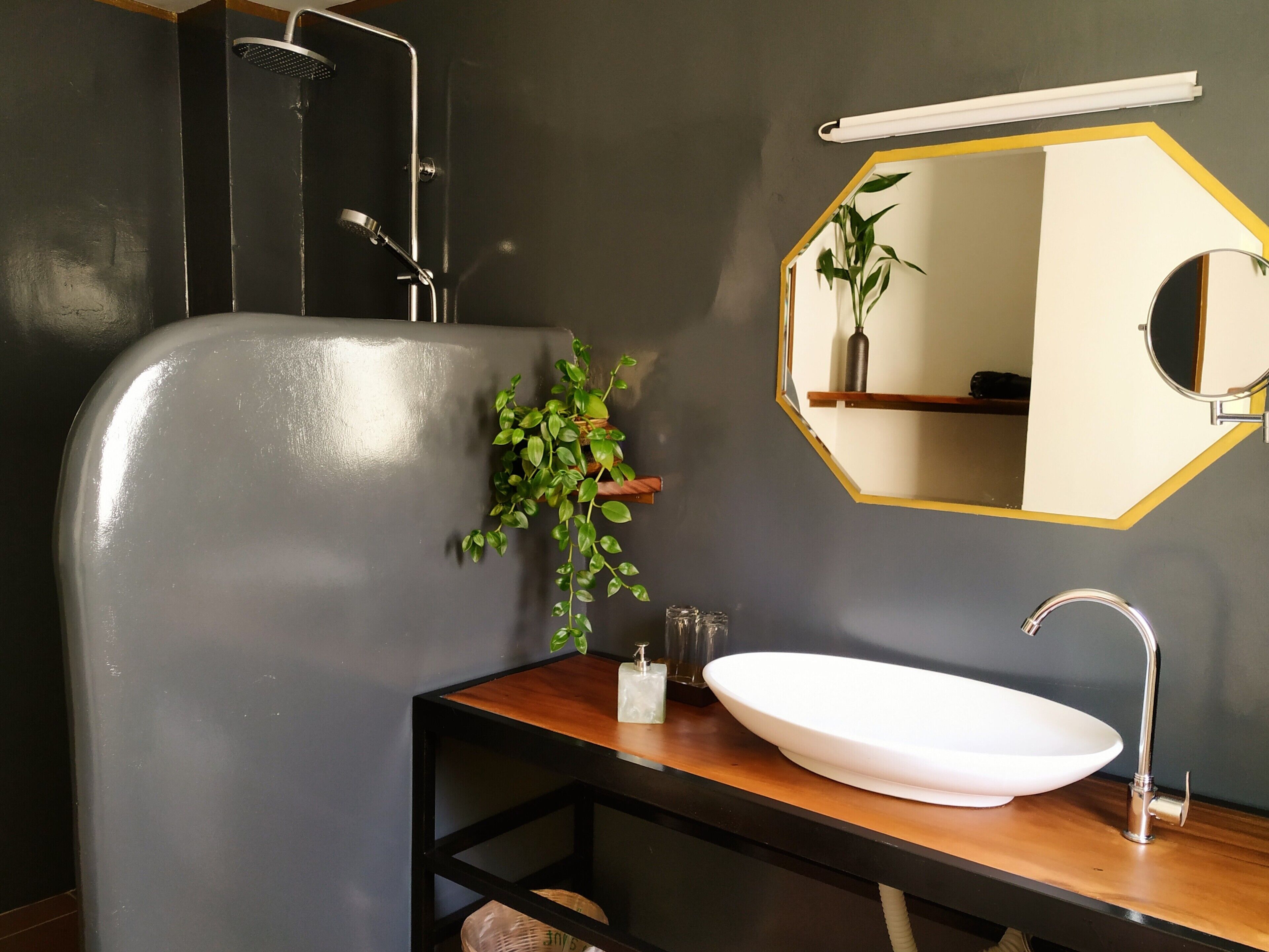 deluxe double room | bathroom | shower, rainfall showerhead, free toiletries, hair dryer