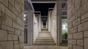 A stone staircase leading to a higher level, flanked by walls with embedded lighting. - Villa Azzurra (Bol)