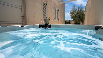 Apartment,2 Bedrooms,Sea View | Private spa tub