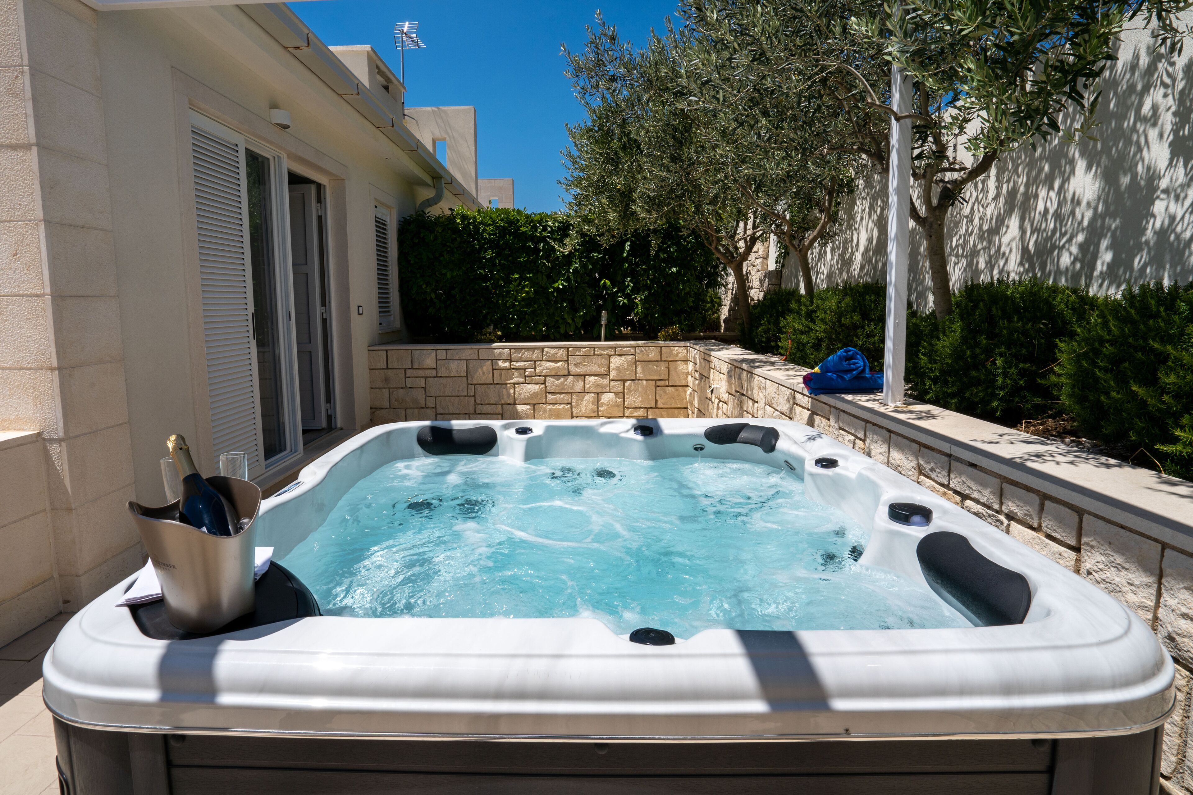 Duplex Apartment,2 Bedrooms,Sea View | Tina de hidromasaje privada