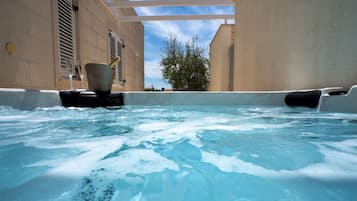 Apartment,2 Bedrooms,Sea View | Private spa tub