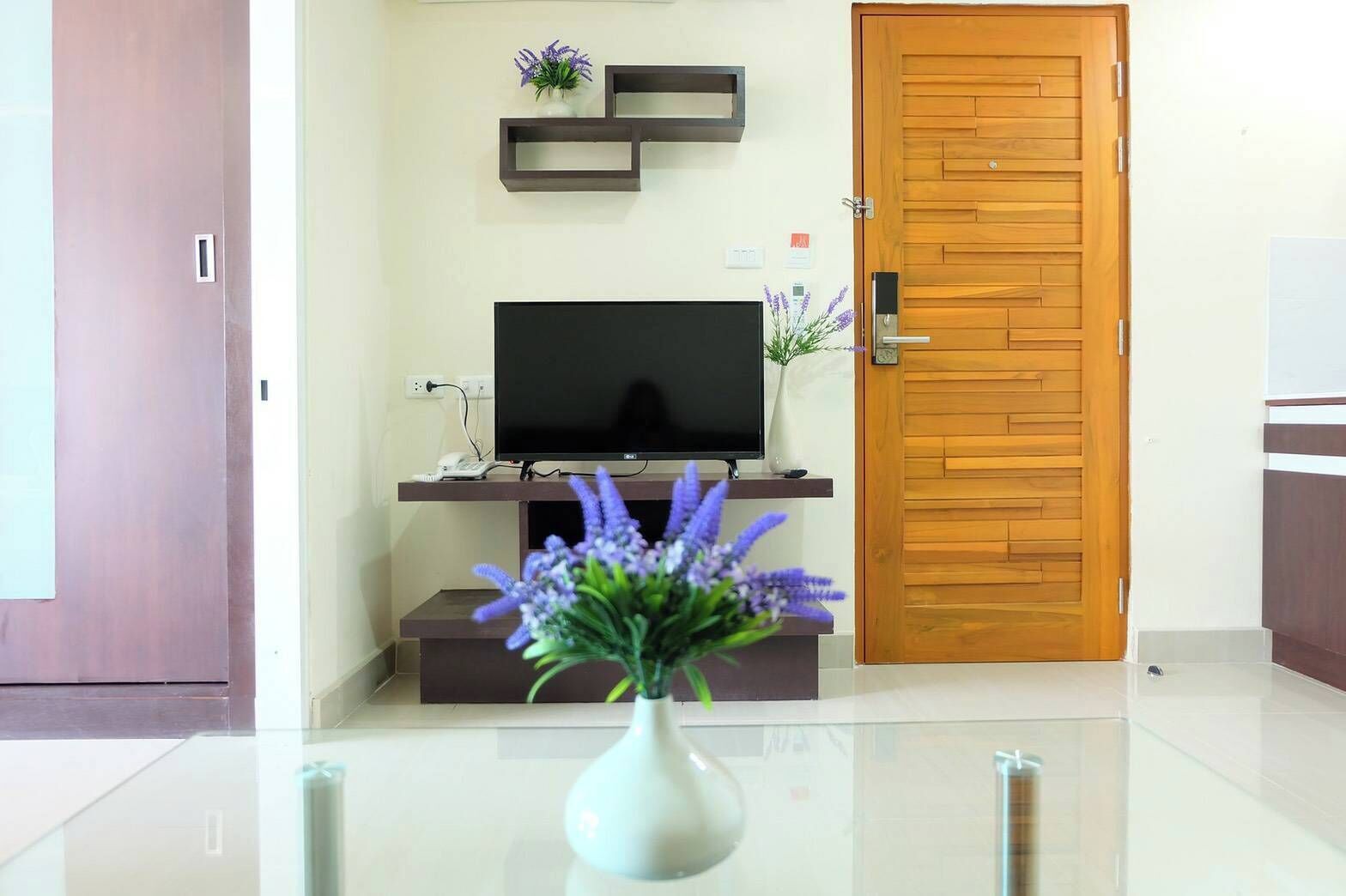 1-Bedroom Premium Room | Living area | Flat-screen TV