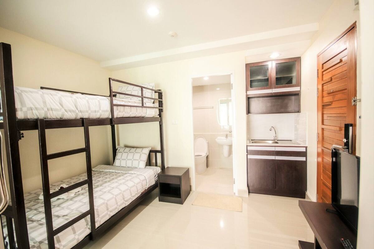 Quadruple Room | Desk, rollaway beds (surcharge), WiFi (free)