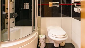 Standard Villa, Multiple Beds, Non Smoking | Bathroom | Shower, hair dryer, towels