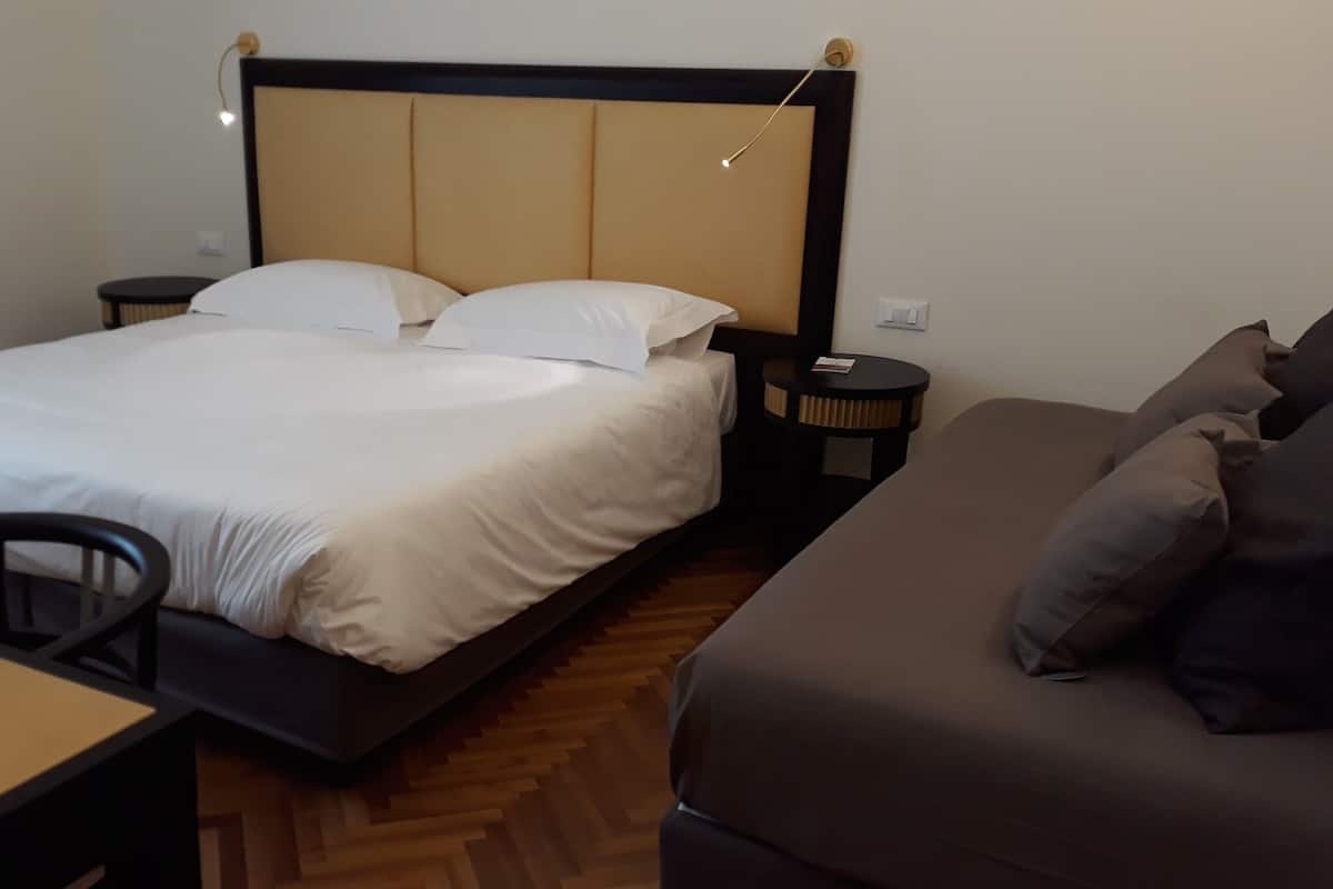 Triple Room | Minibar, in-room safe, desk, laptop workspace