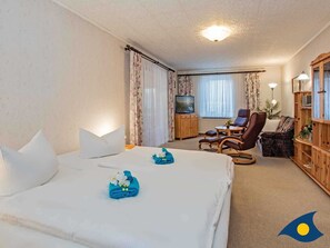 1 bedroom, bed sheets